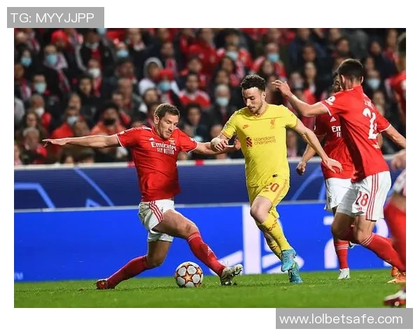 国王杯激战利物浦与本菲卡平局红牌事件引发全场热议与战术分析