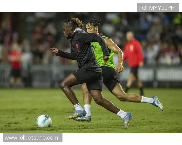 友谊赛精彩对决AC米兰与利物浦战成平局战术分析引发热议 友谊赛精彩对决AC米兰与利物浦战成平局战术分析引发热议