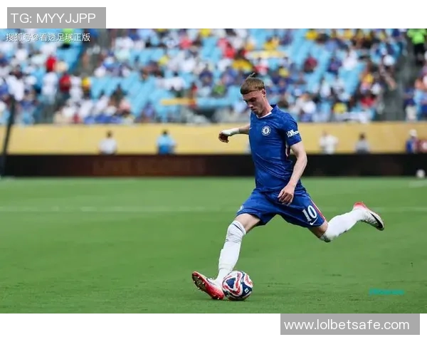 本菲卡狂胜切尔西5-1帽子戏法引发争议判罚全场沸腾