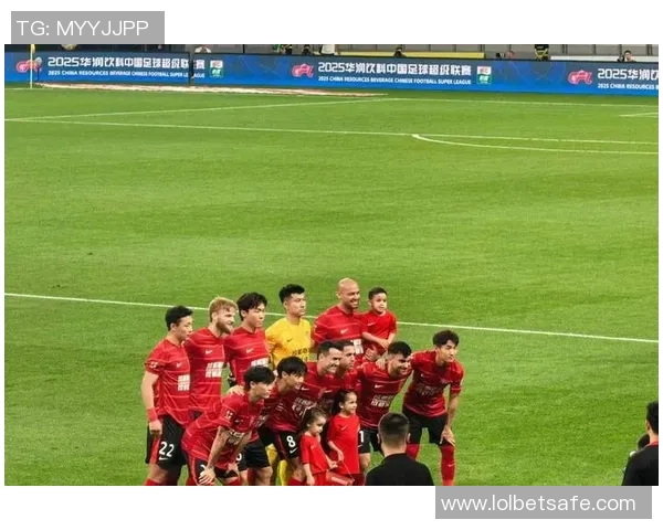 中超激战波尔图大胜曼联补时争议进球引发全场狂欢