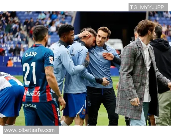 国王杯惊现冷门里昂与波尔图战平引发全场震惊