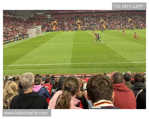 德甲惊现冷门利物浦与里昂战成平局引发全场热议